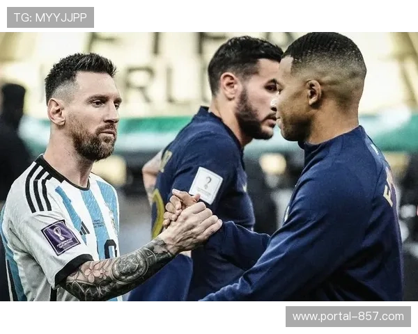 姆巴佩社媒更新晒与梅西互动瞬间深情注视引发球迷热议